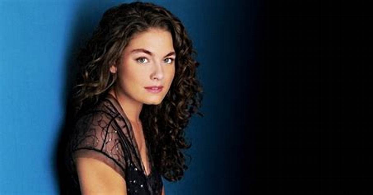 Alexa Davalos (Actress) Net Worth