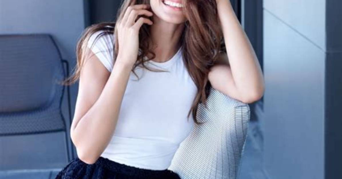 Alize G%C3%B6Rd%C3%Bcm Net Worth 1200. Jpg