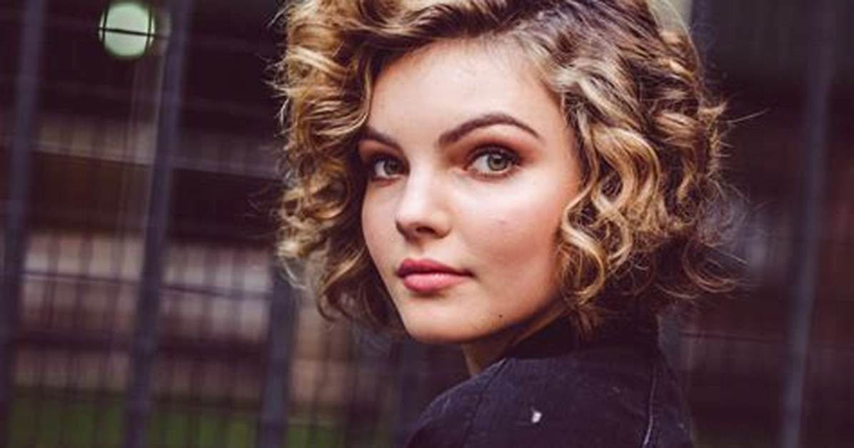 Camren Bicondova Net Worth