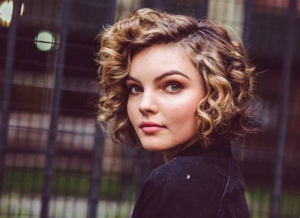 Camren Bicondova Net Worth