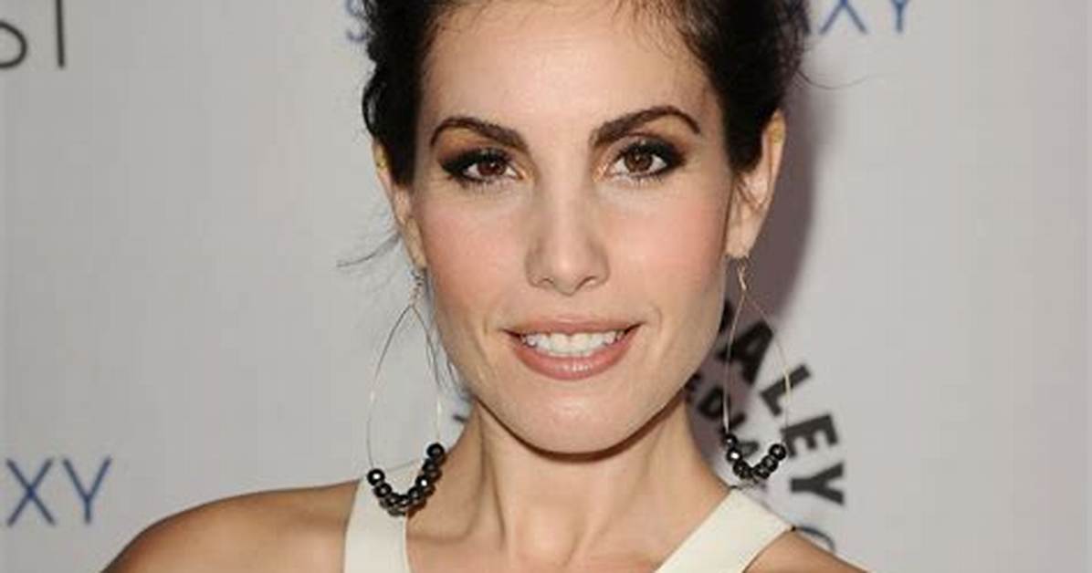 Carly Pope Net Worth