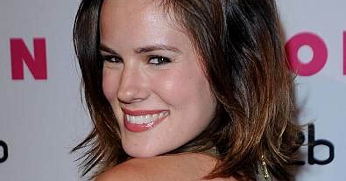 Chelsea Hobbs Net Worth