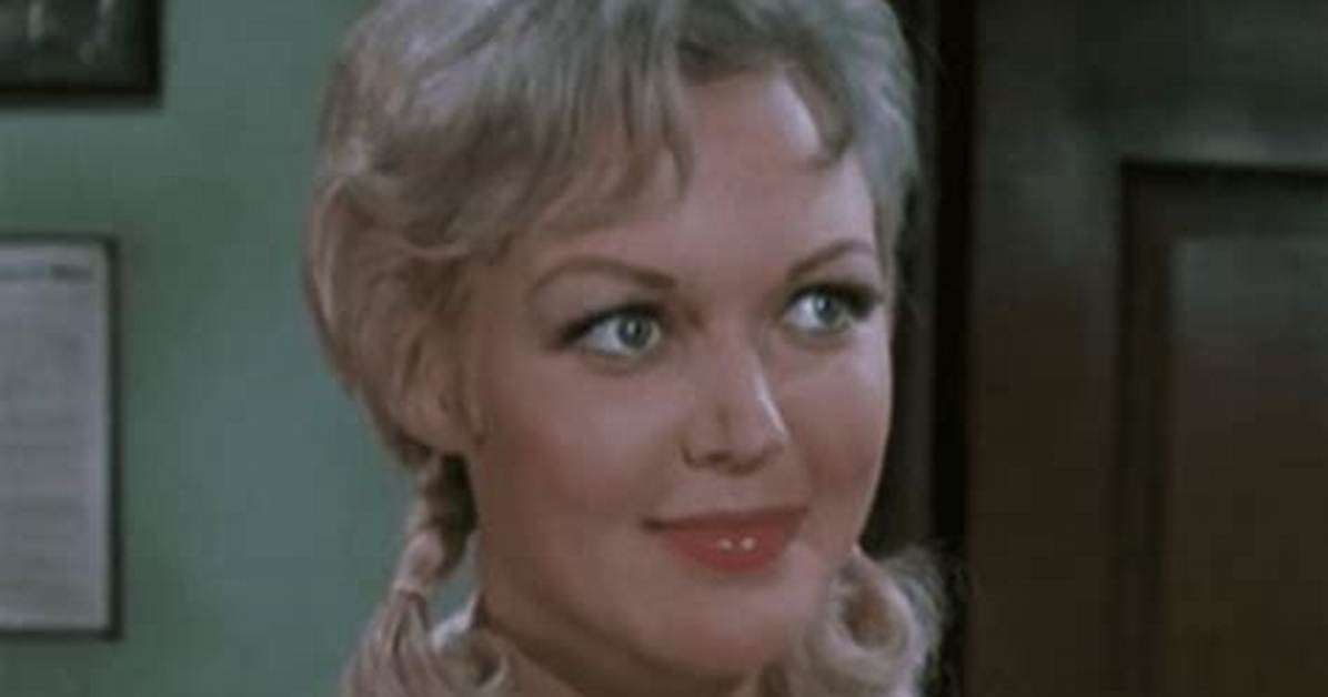 Cynthia Lynn Net Worth
