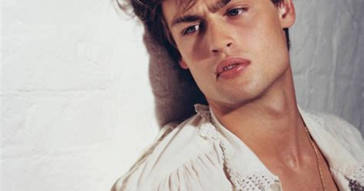 Douglas Booth Net Worth