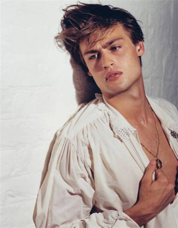 Douglas Booth Net Worth