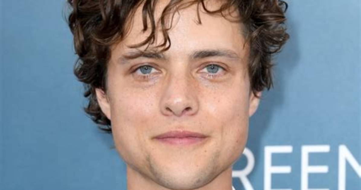 Douglas Smith Net Worth