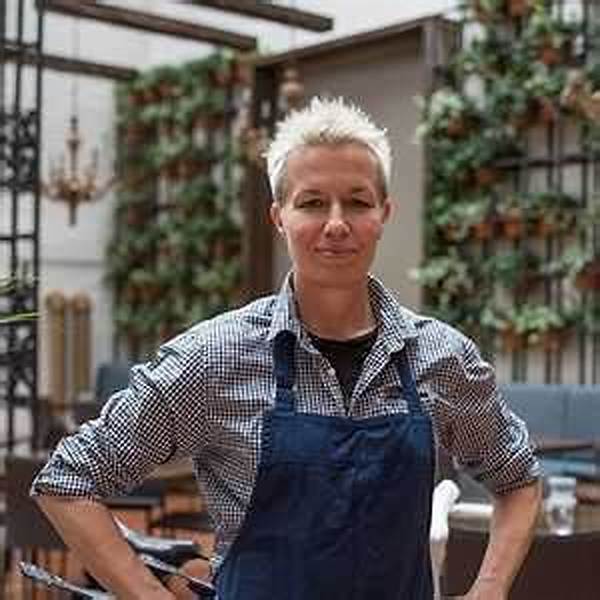 Elizabeth Falkner Net Worth