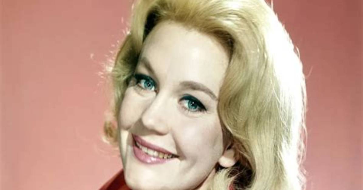 Elizabeth Macrae Net Worth