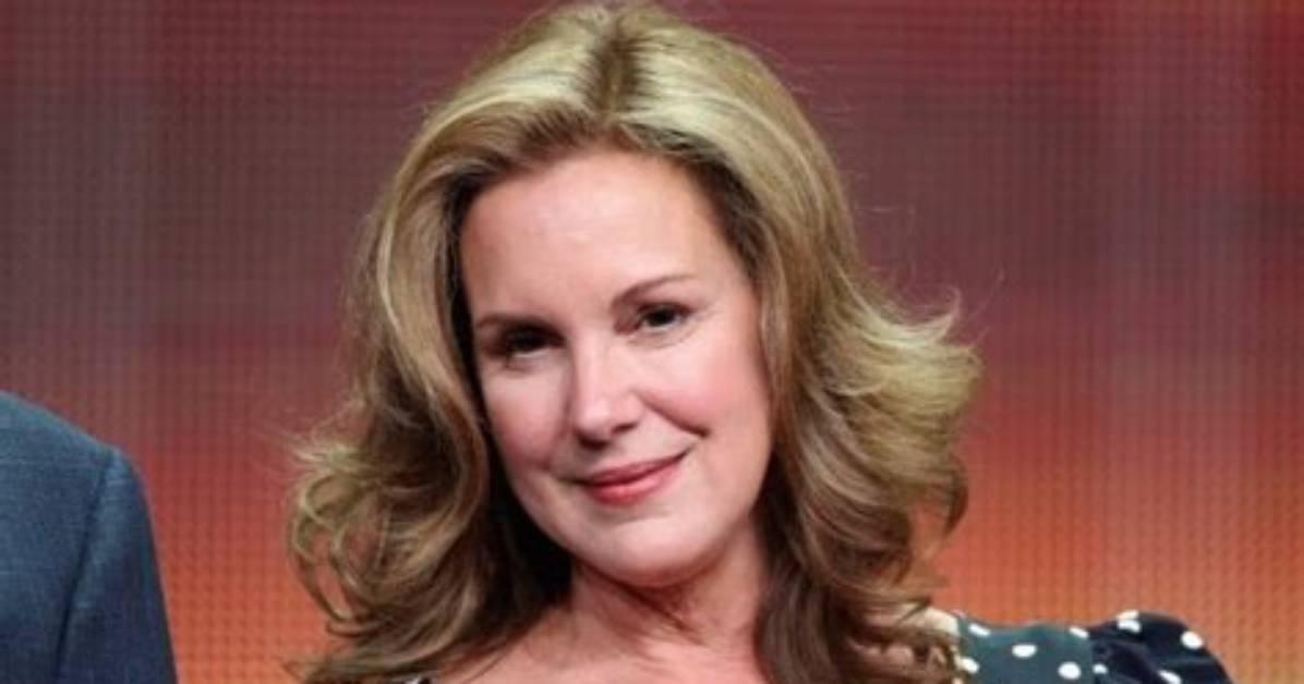 Elizabeth Perkins Net Worth