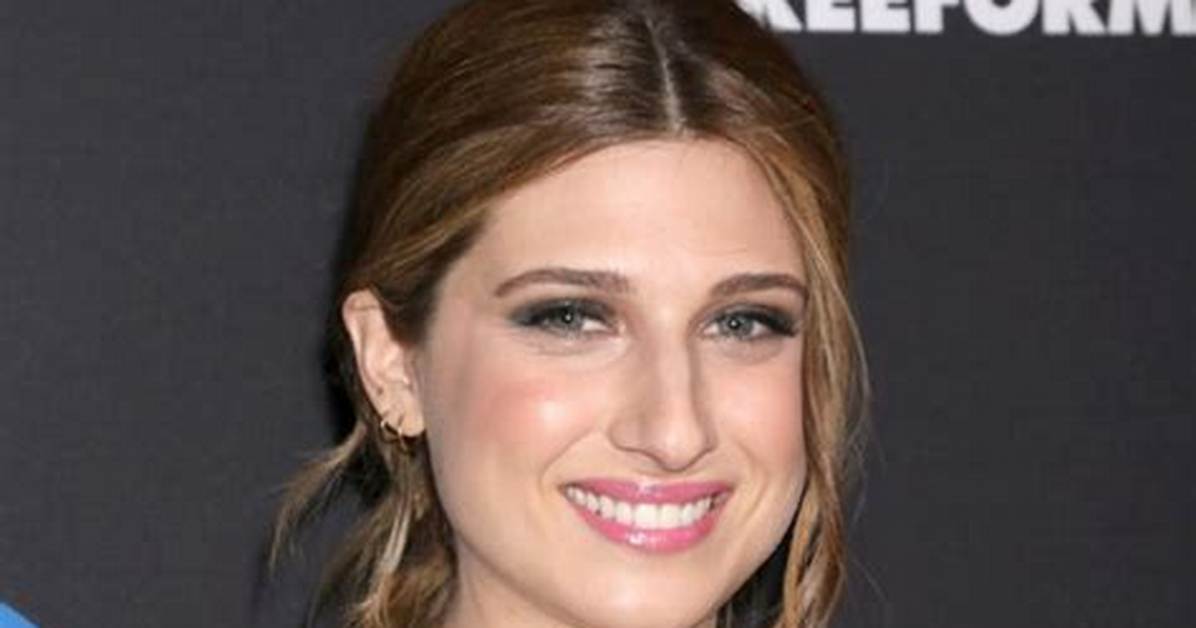 Emily Arlook Net Worth