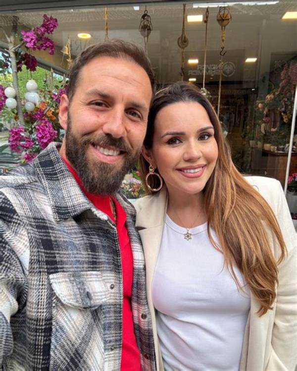 Evi Siskos Net Worth