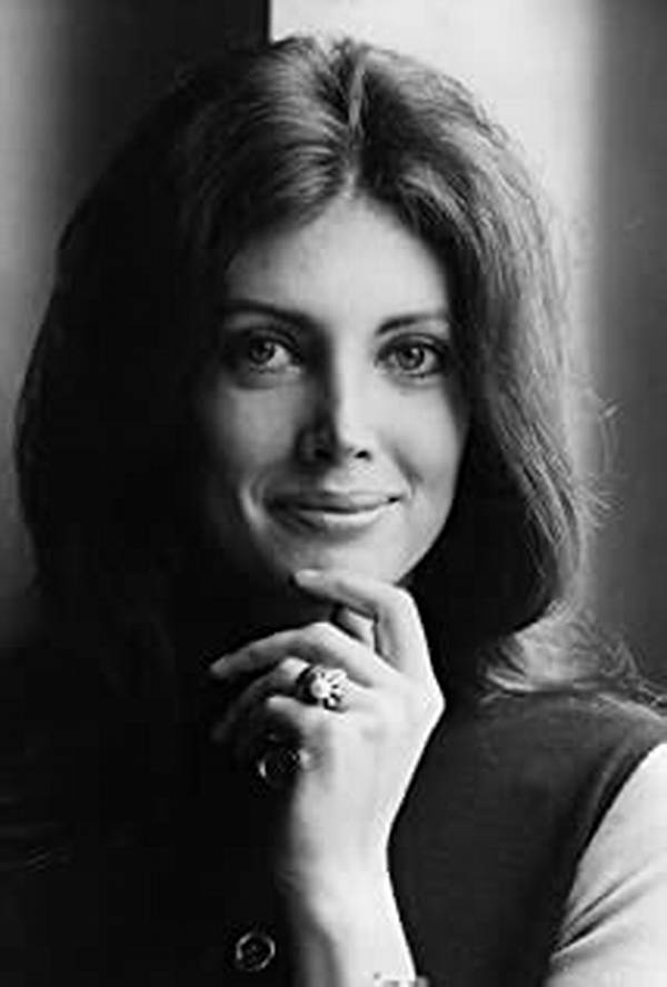 Gayle Hunnicutt Net Worth