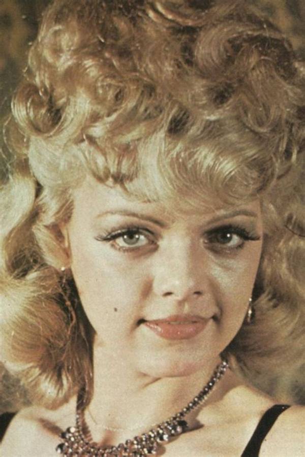 Helli Louise Net Worth