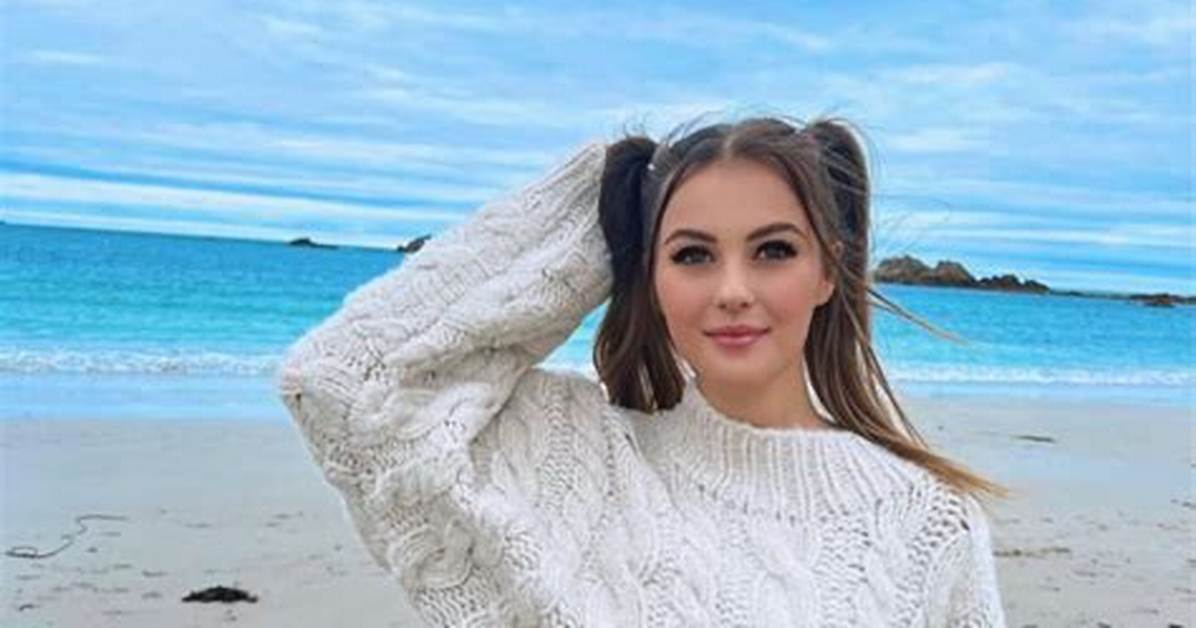 Holly Murray Net Worth