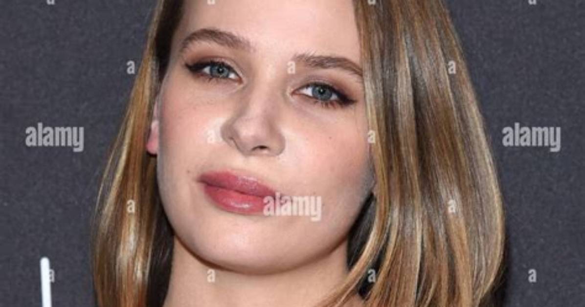 Isabelle Mcnally Net Worth