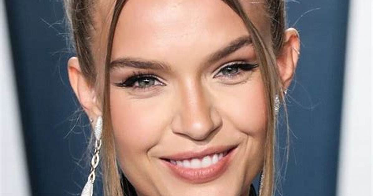 Josephine Skriver Net Worth