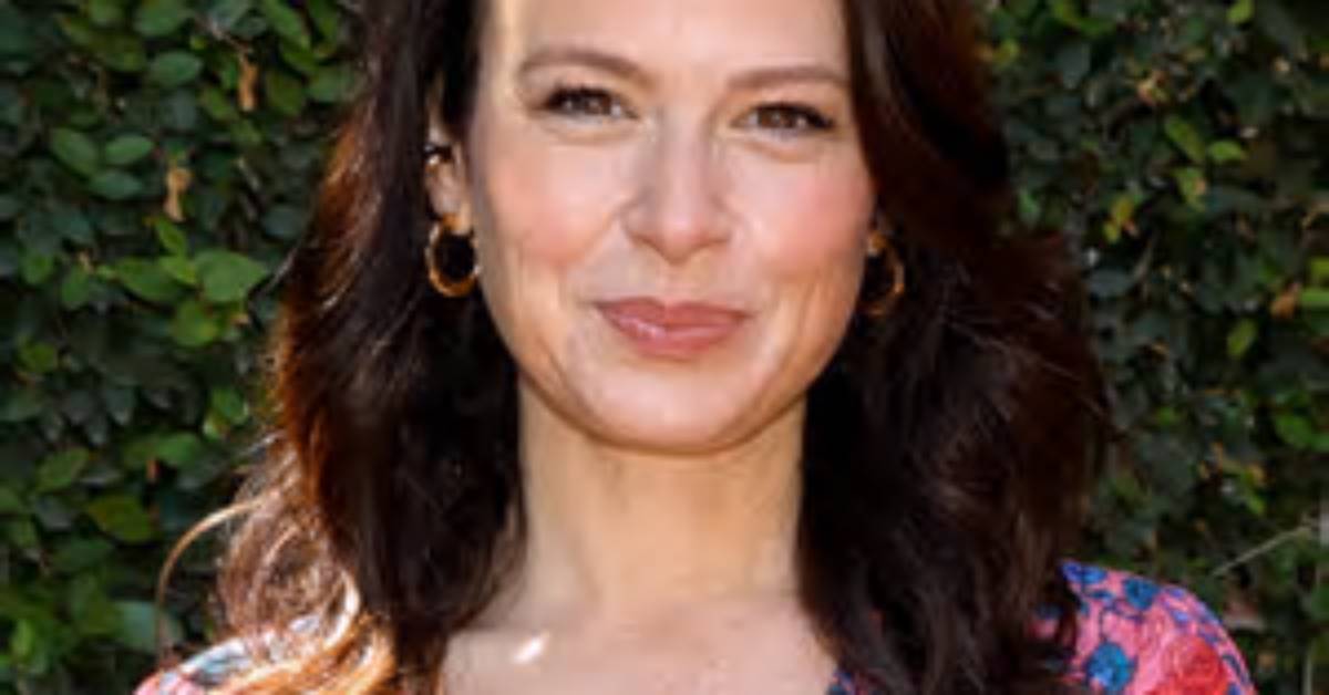 Katie Lowes Net Worth
