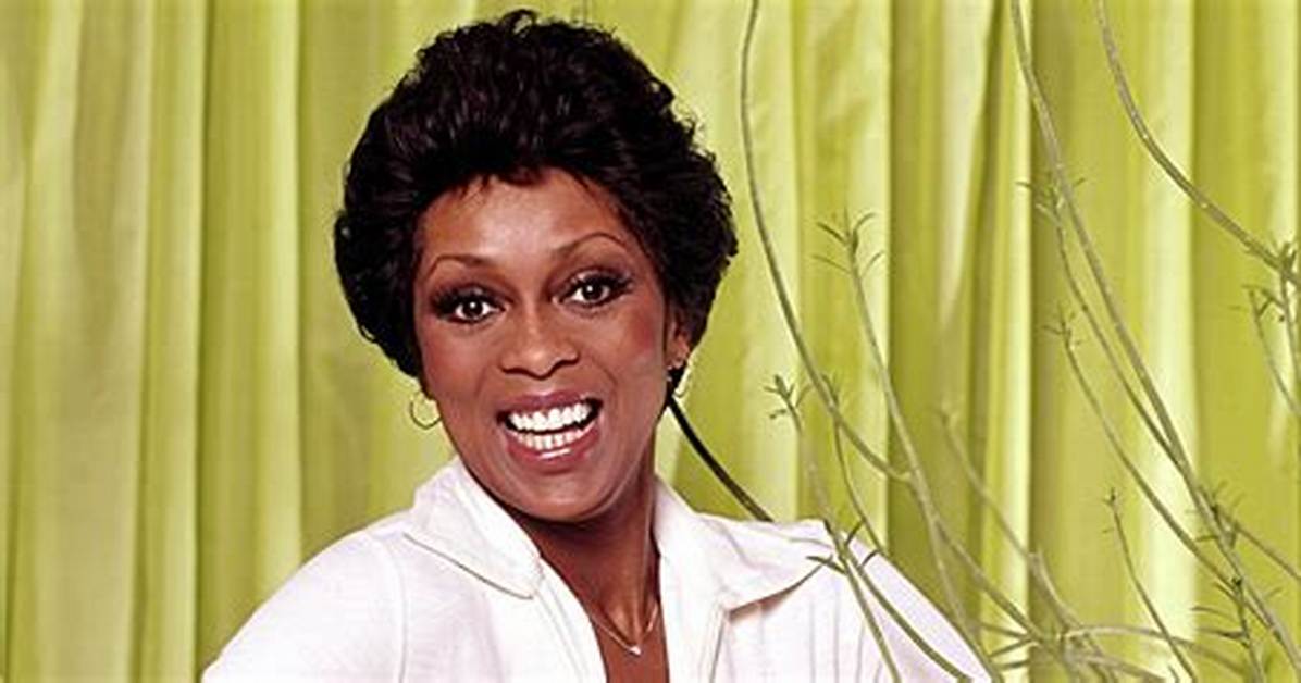 Lola Macherey Net Worth