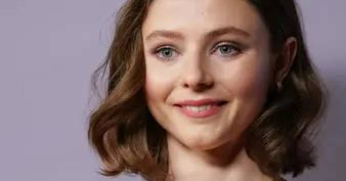 Lucy Mckenzie Net Worth