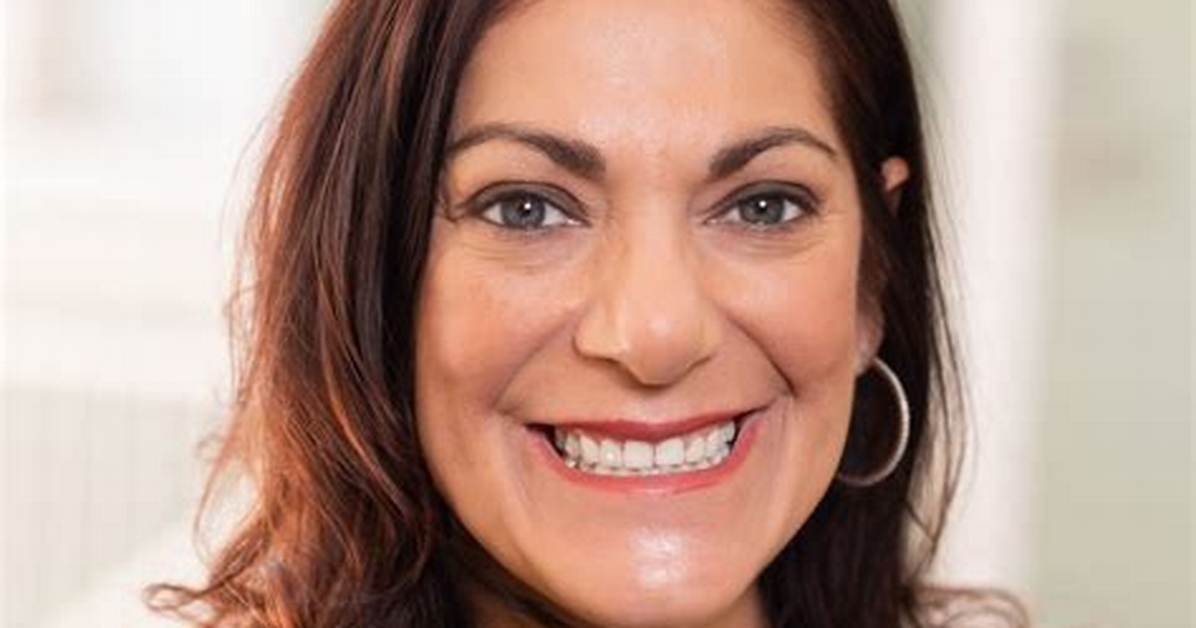 Mar%C3%Ada Gloria Gonzales Net Worth 1200. Jpg