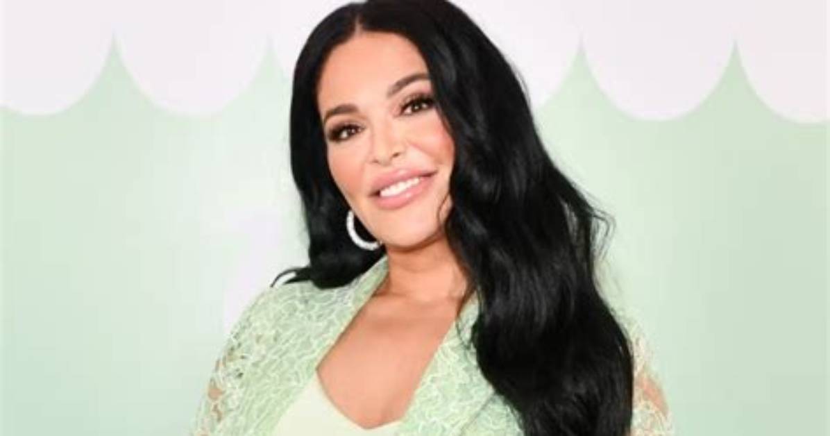 Mona Net Worth