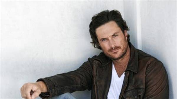 Oliver Hudson Net Worth