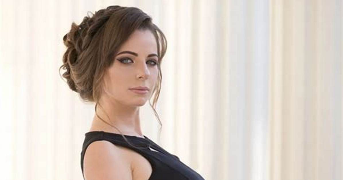 Petra Morz%C3%A9 Net Worth 1200. Jpg