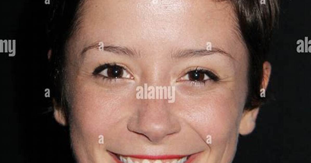 Phoebe Neidhardt Net Worth