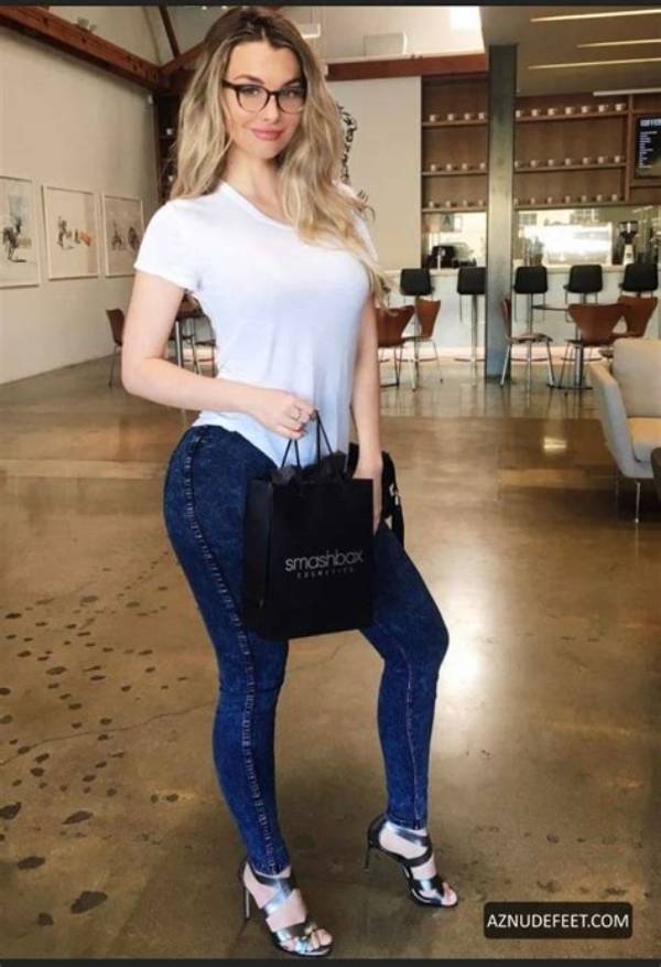 Sanya Mateyas Net Worth