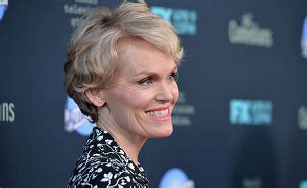 Stephnie Weir Net Worth
