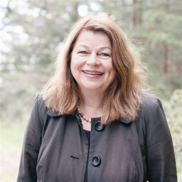 Tara Elizabeth Cullis (M. 1972)