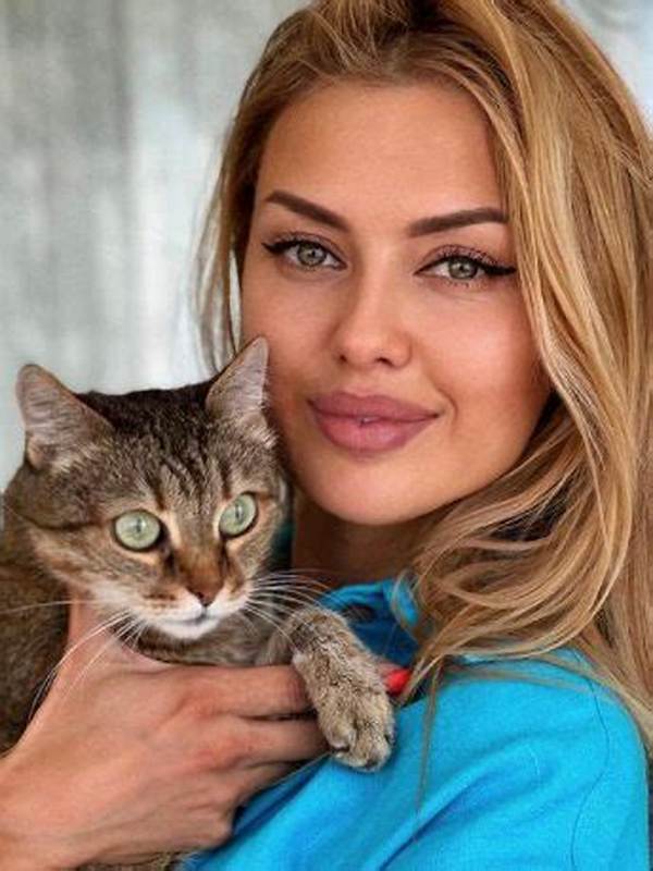 Victoria Bonya Net Worth