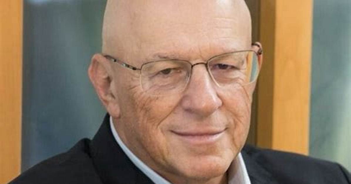 Yossie Hollander Net Worth