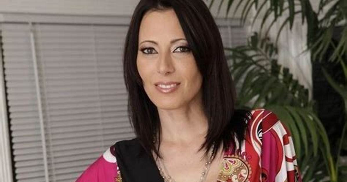Zoey Holloway Net Worth